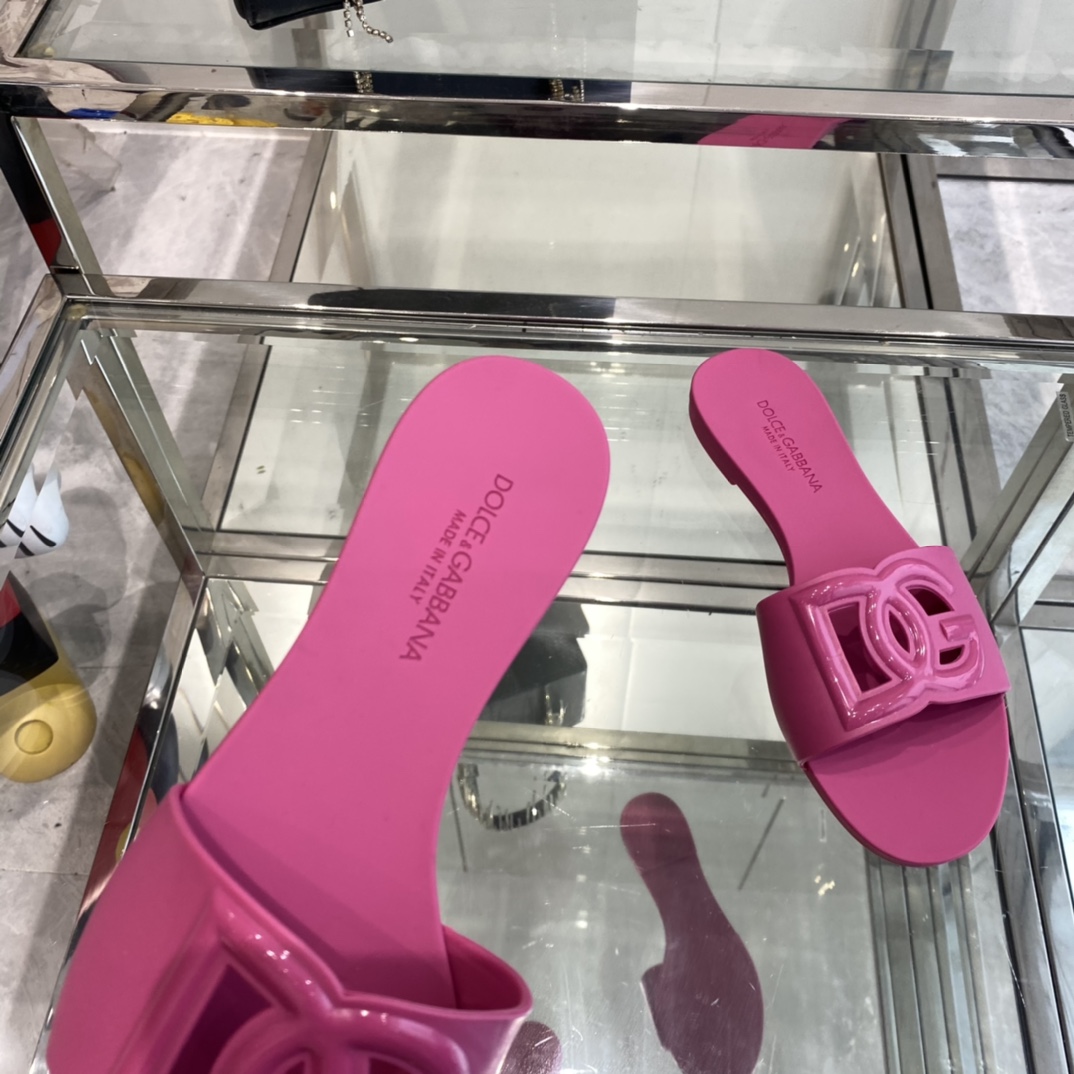 Dolce & Gabbana Rubber Beachwear Sliders - DopestKickz