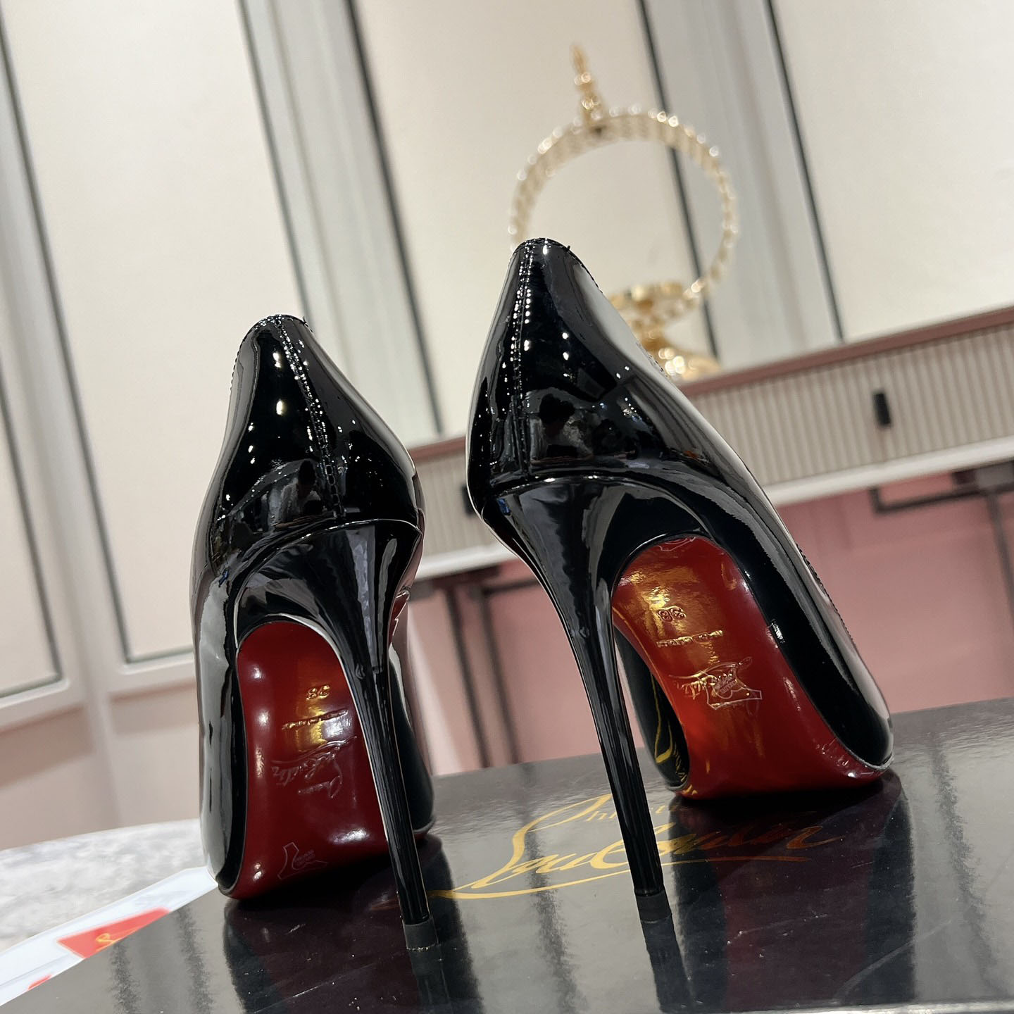 Christian Louboutin Hot Chick 100mm Pumps - DopestKickz