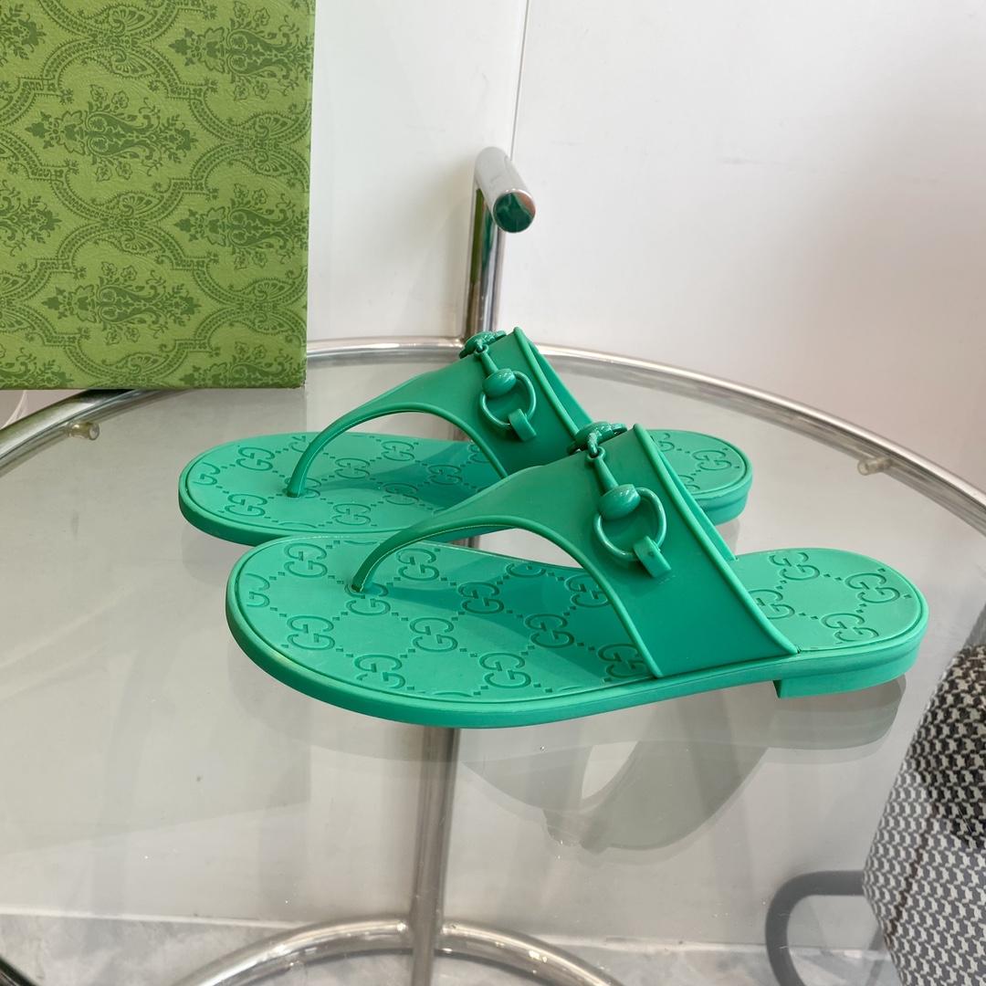 Gucci Women's Thong Sandal With Horsebit  - DopestKickz