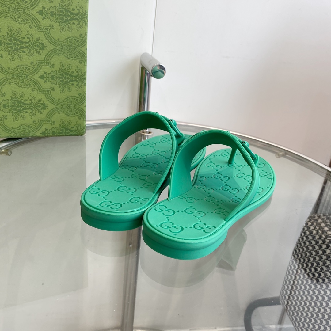 Gucci Women's Thong Sandal With Horsebit  - DopestKickz