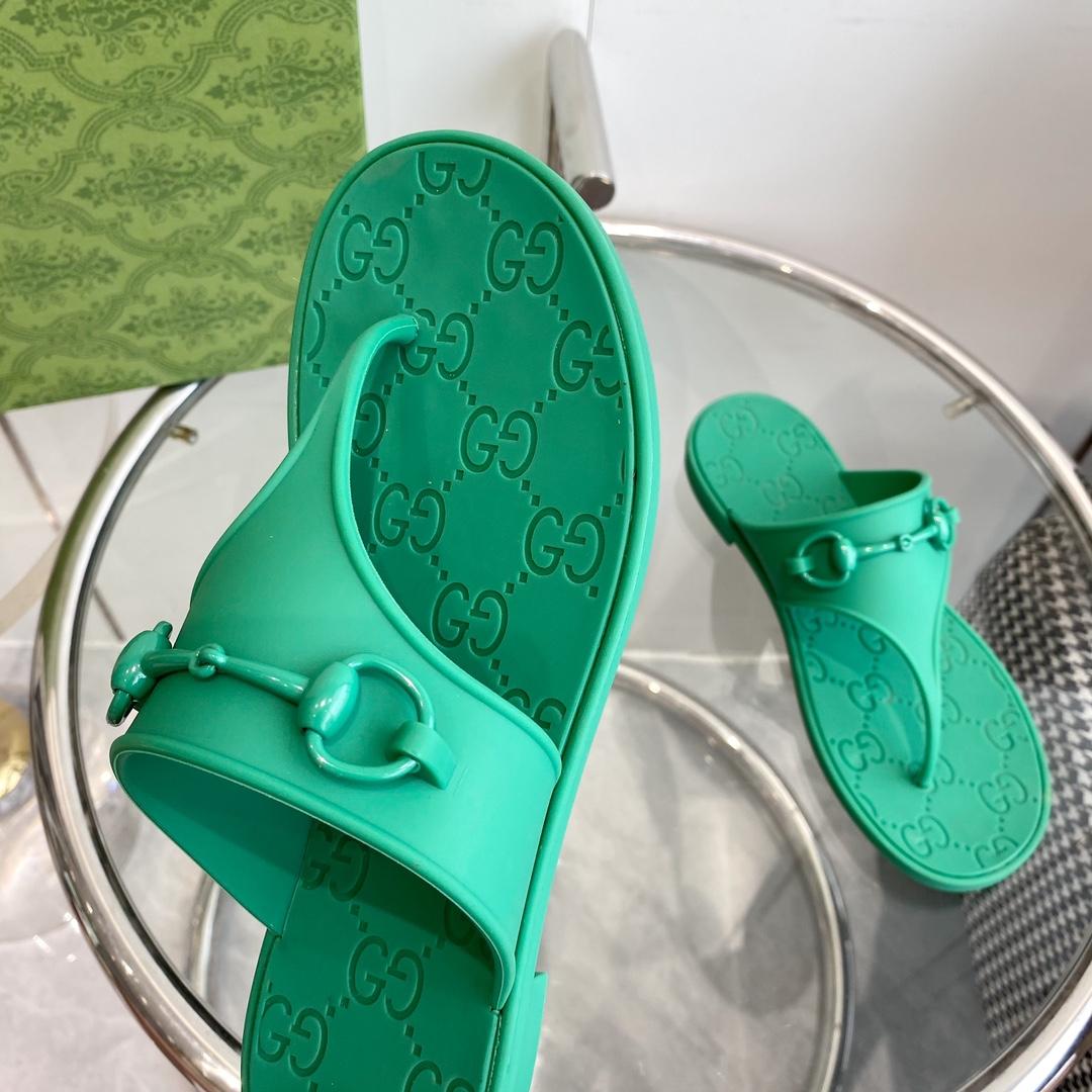 Gucci Women's Thong Sandal With Horsebit  - DopestKickz