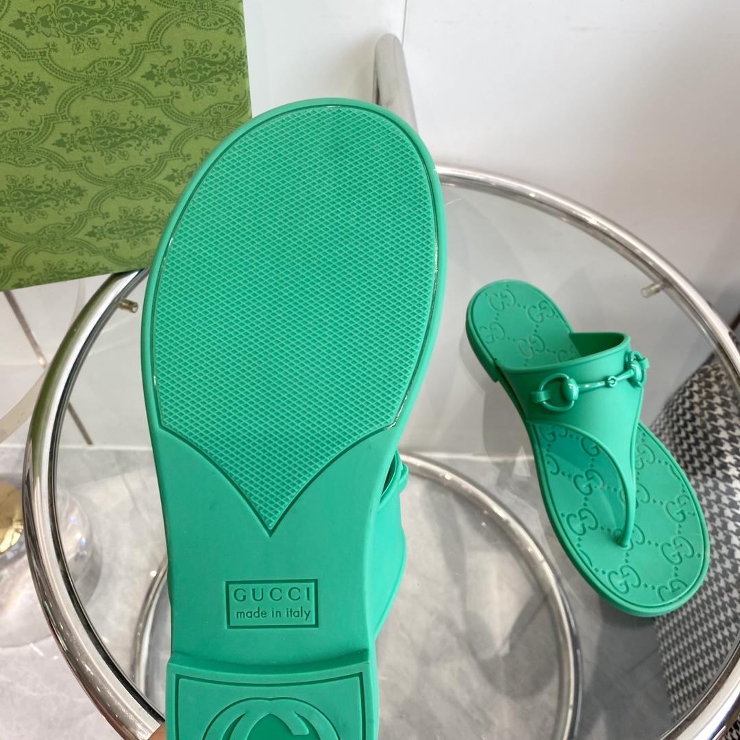 Gucci Women's Thong Sandal With Horsebit  - DopestKickz