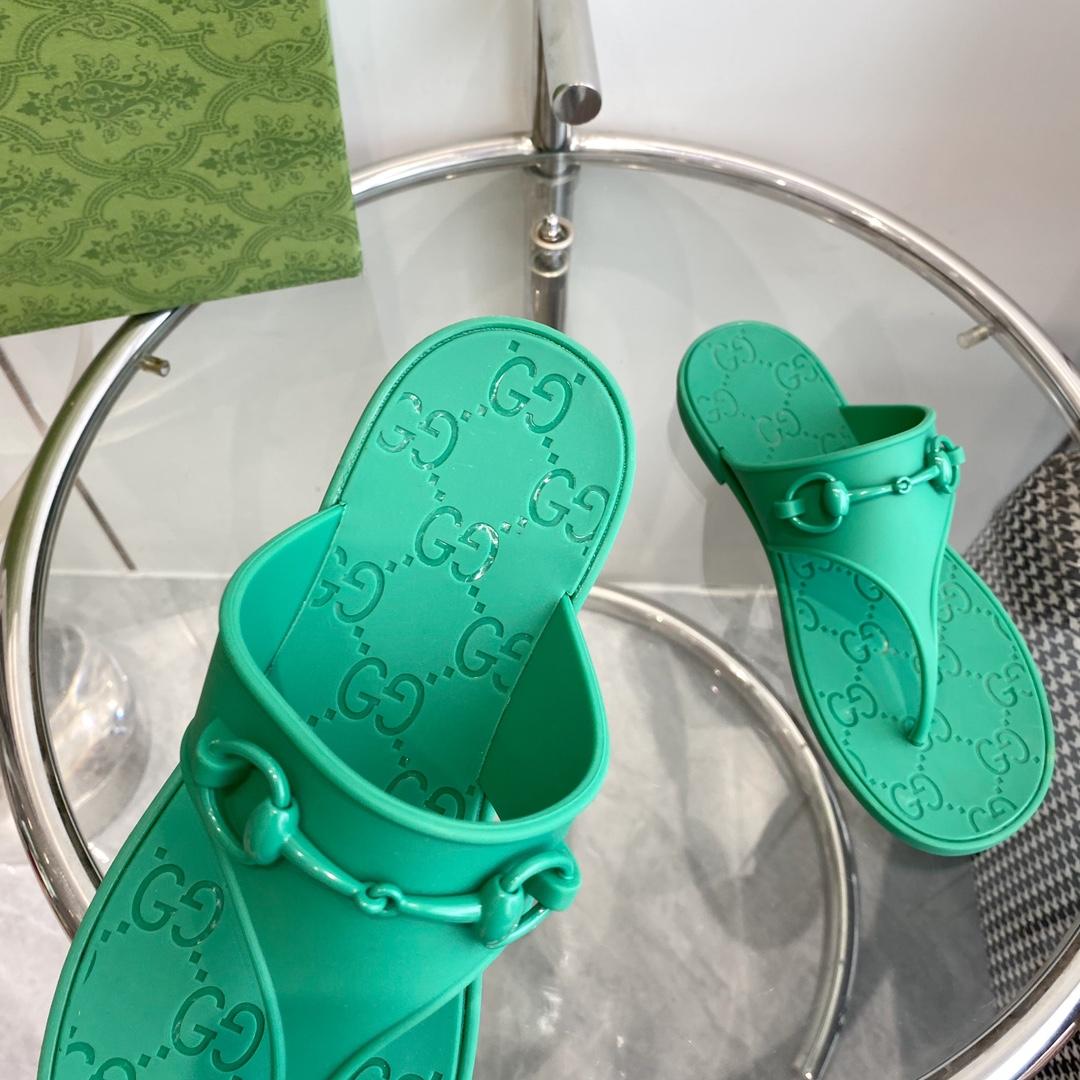 Gucci Women's Thong Sandal With Horsebit  - DopestKickz