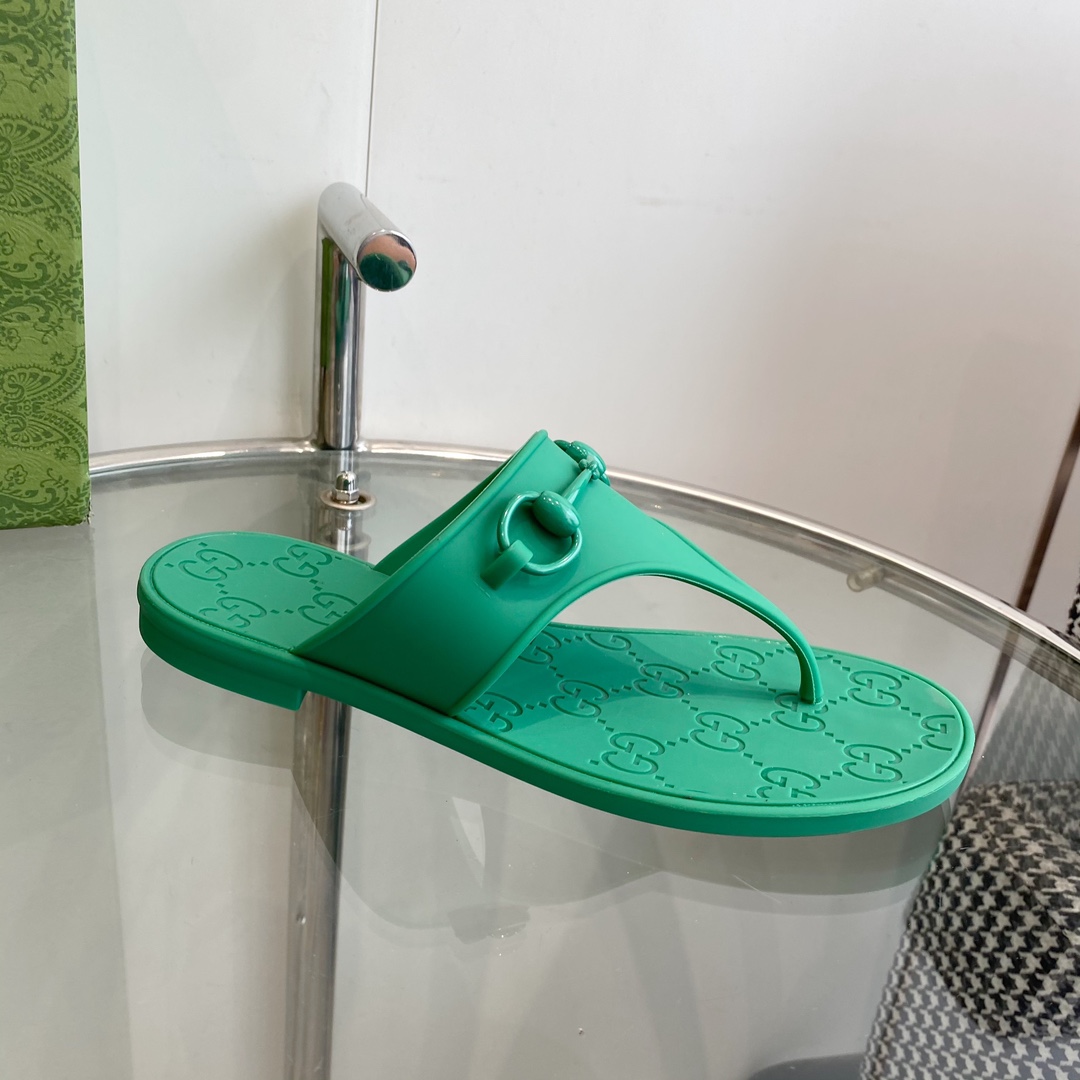 Gucci Women's Thong Sandal With Horsebit  - DopestKickz