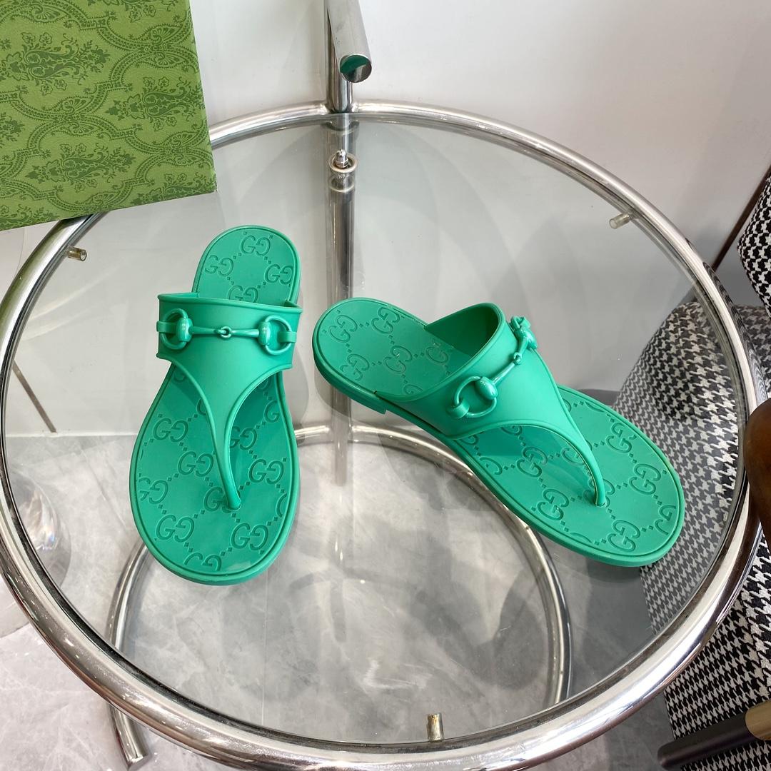 Gucci Women's Thong Sandal With Horsebit  - DopestKickz