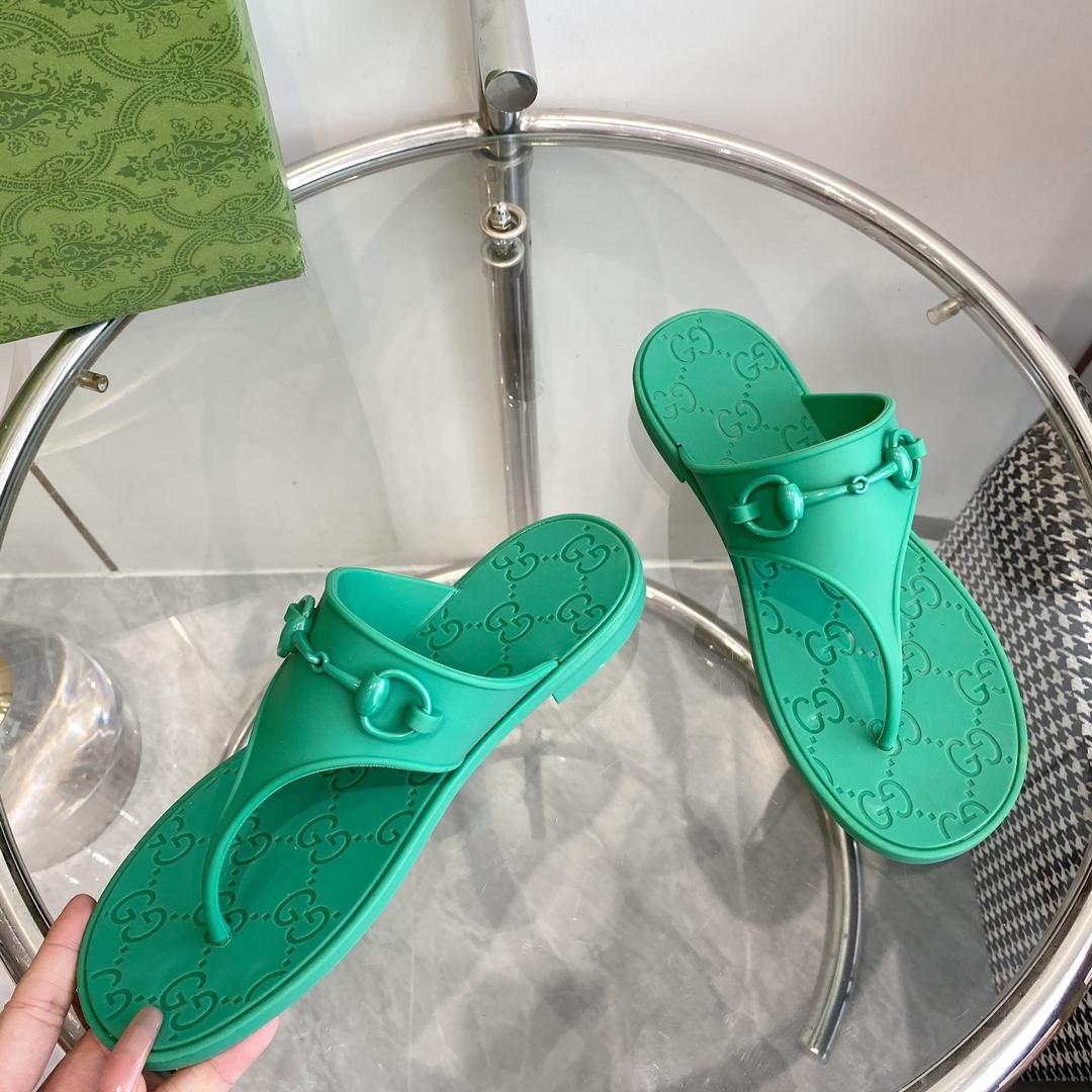 Gucci Women's Thong Sandal With Horsebit  - DopestKickz