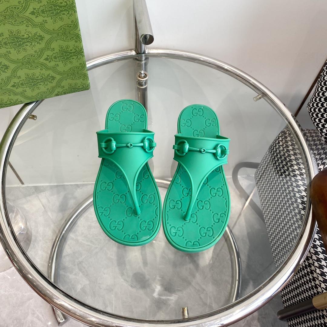 Gucci Women's Thong Sandal With Horsebit  - DopestKickz