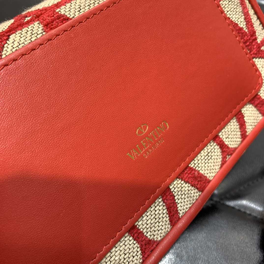 Valenti  VLogo Plaque Foldover Top Shoulder Bag  ( 20-11-5cm) - DopestKickz