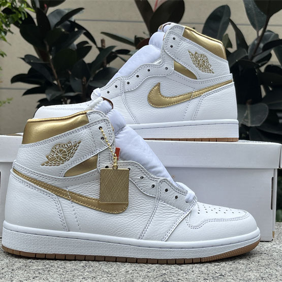 Air Jordan 1 High OG WMNS “Latte Sneaker    FD2596-021  - DopestKickz