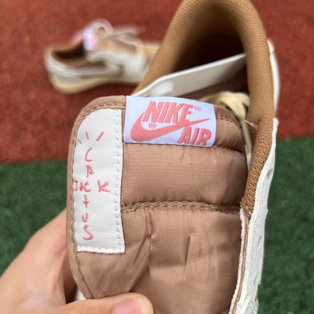 Travis Scott x Air Jordan 1 Low  Sneaker    DM7886-106 - DopestKickz