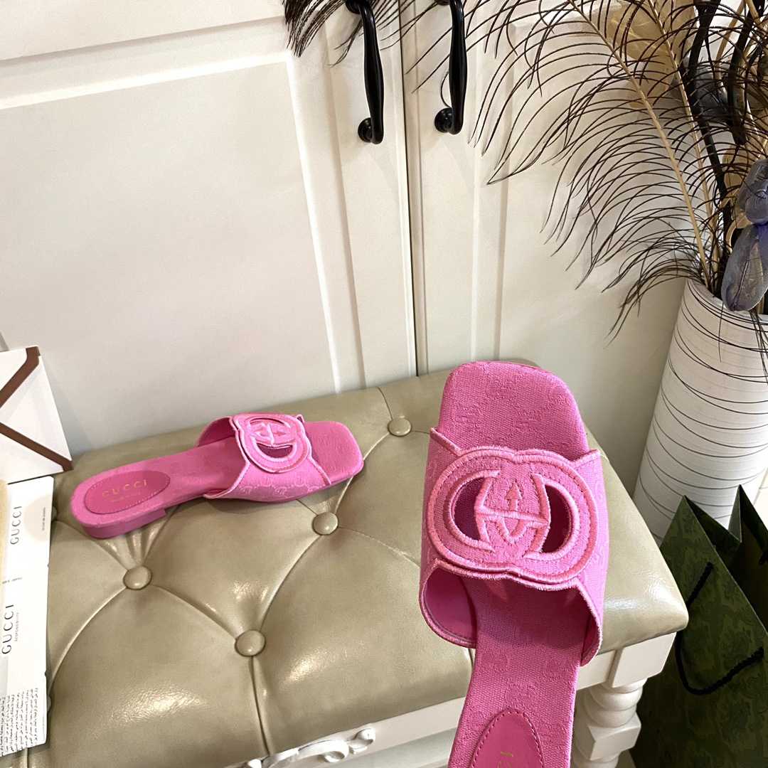 Gucci Women's Interlocking G Slide Sandal - DopestKickz