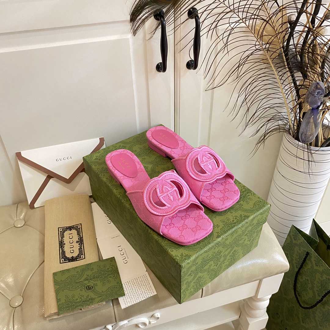 Gucci Women's Interlocking G Slide Sandal - DopestKickz