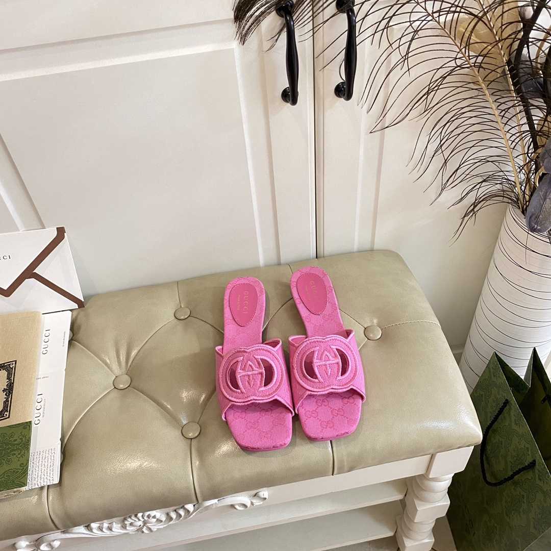 Gucci Women's Interlocking G Slide Sandal - DopestKickz