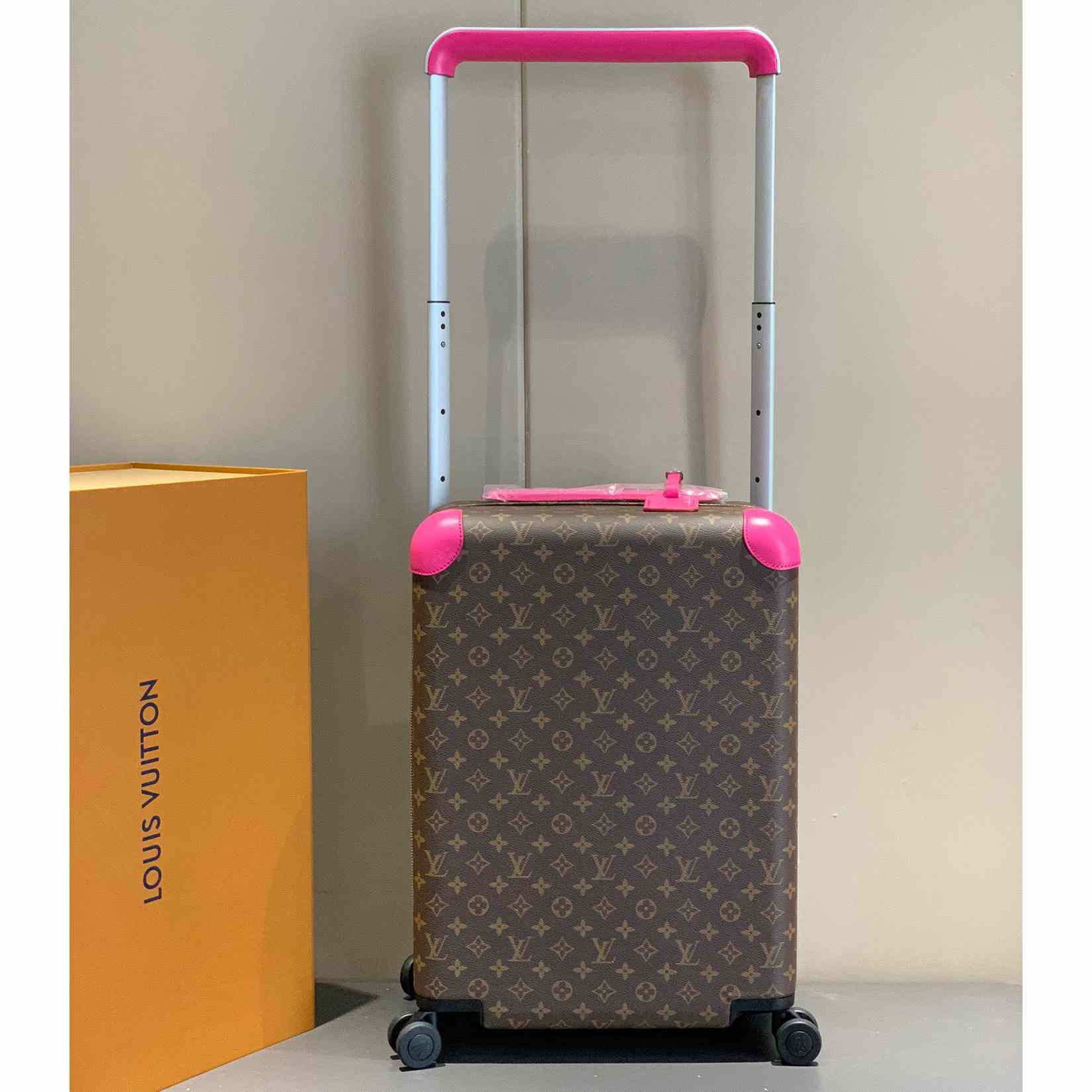 Louis Vuitton Horizon （38 x 55x 21 cm ） - DopestKickz