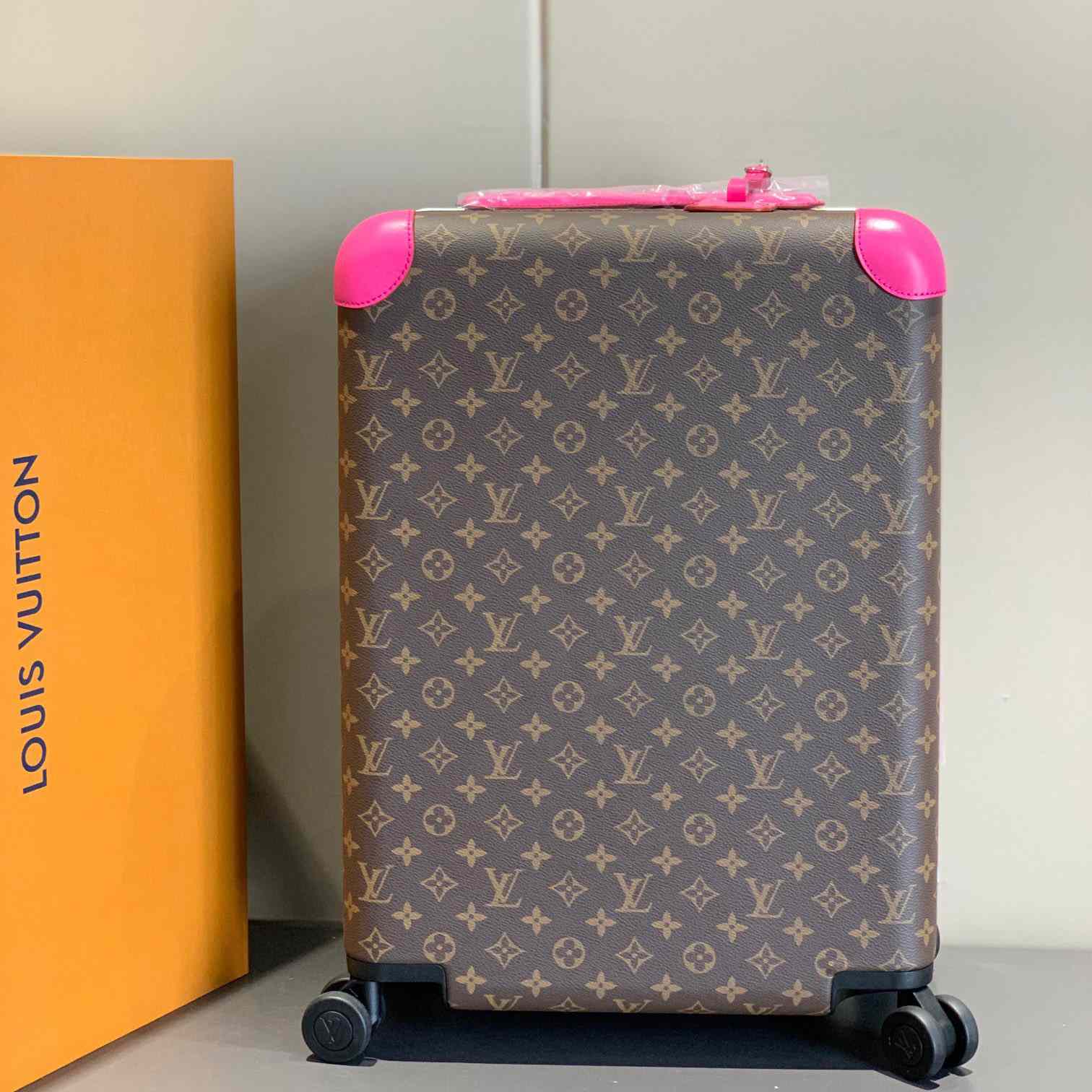 Louis Vuitton Horizon （38 x 55x 21 cm ） - DopestKickz