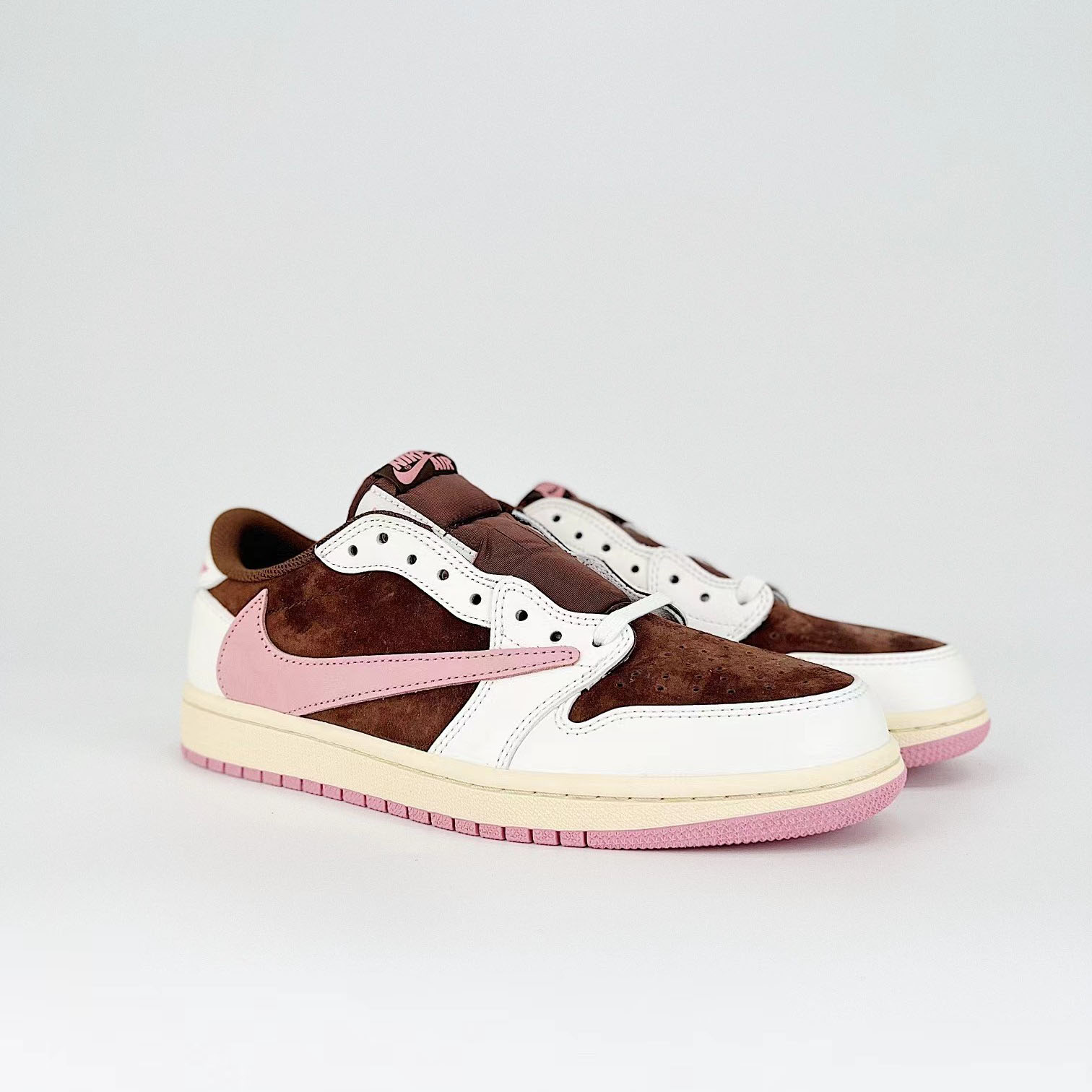 Travis Scott x Air Jordan 1 Low  Sneaker   DZ4137-206 - DopestKickz