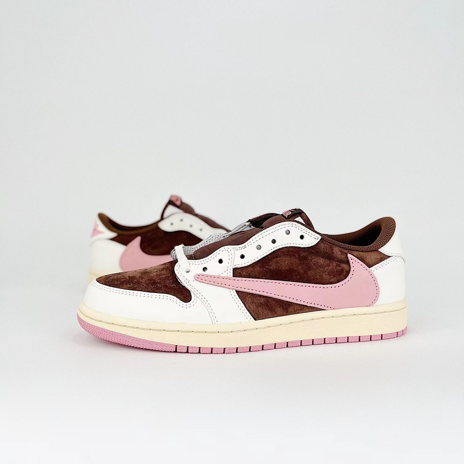 Travis Scott x Air Jordan 1 Low  Sneaker   DZ4137-206 - DopestKickz