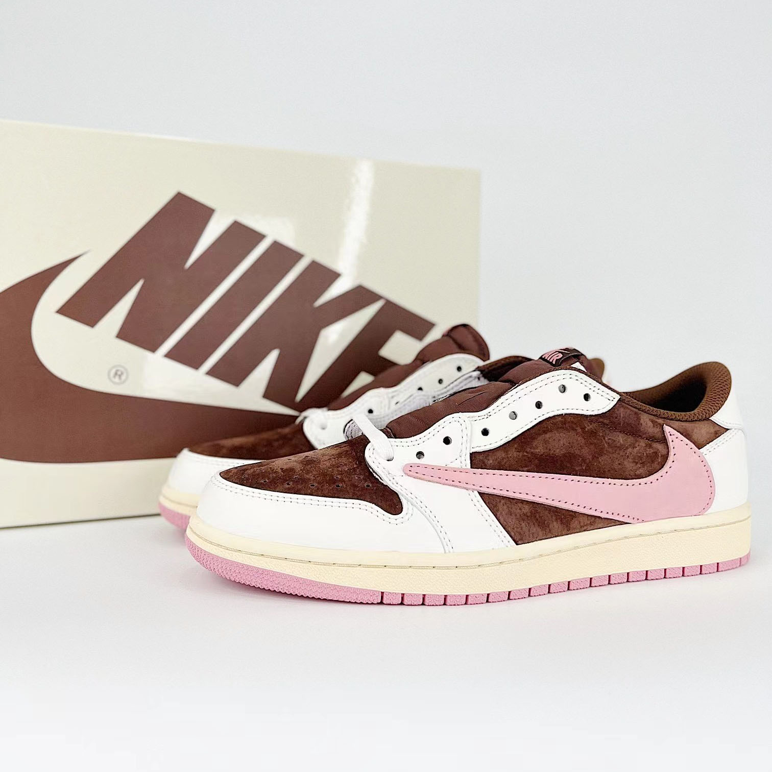 Travis Scott x Air Jordan 1 Low  Sneaker   DZ4137-206 - DopestKickz