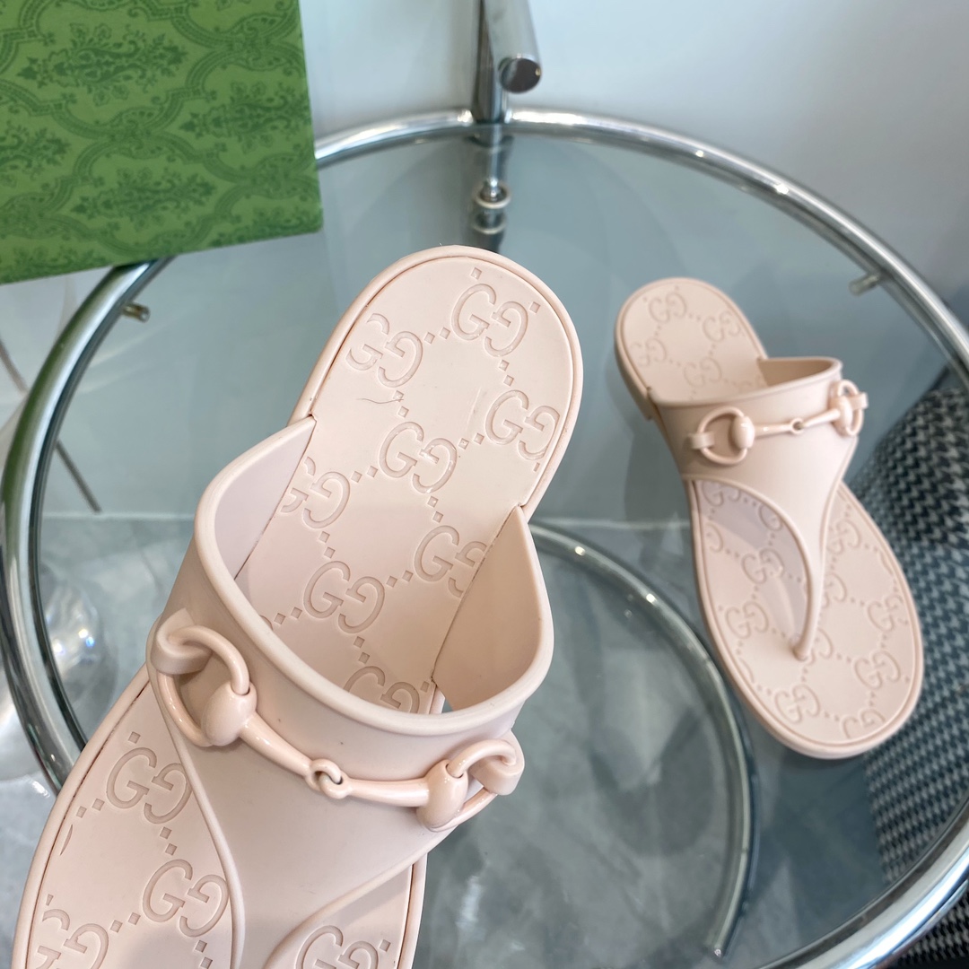 Gucci Women's Thong Sandal With Horsebit  - DopestKickz