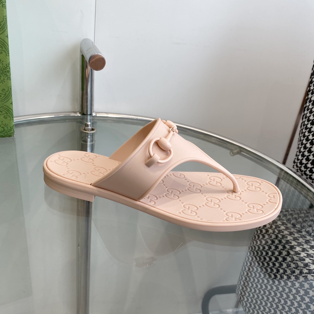 Gucci Women's Thong Sandal With Horsebit  - DopestKickz