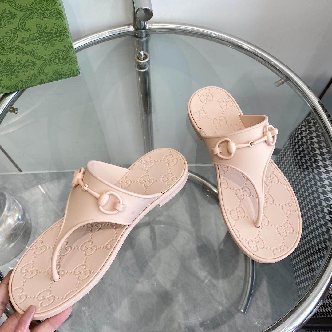 Gucci Women's Thong Sandal With Horsebit  - DopestKickz