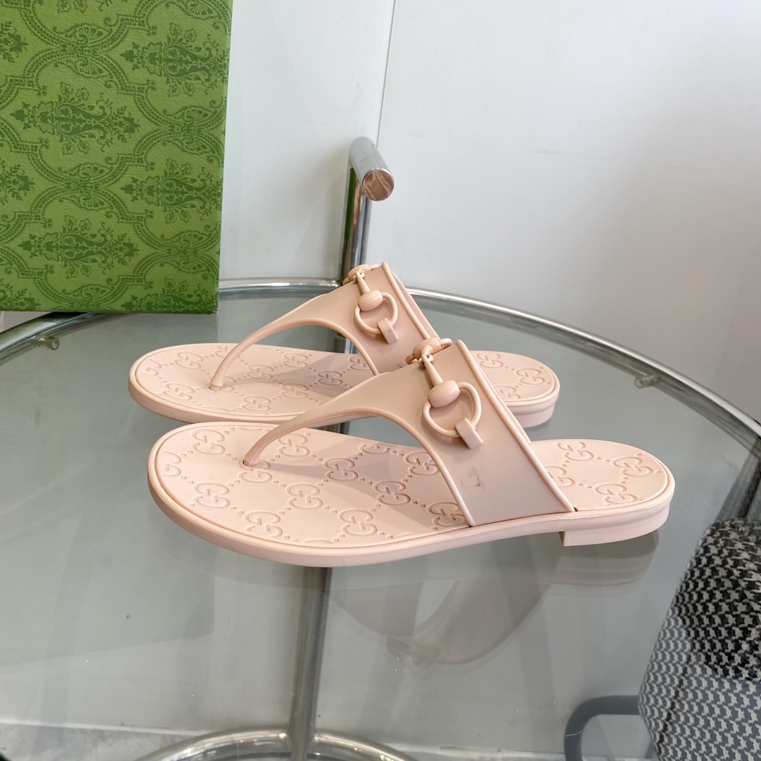 Gucci Women's Thong Sandal With Horsebit  - DopestKickz