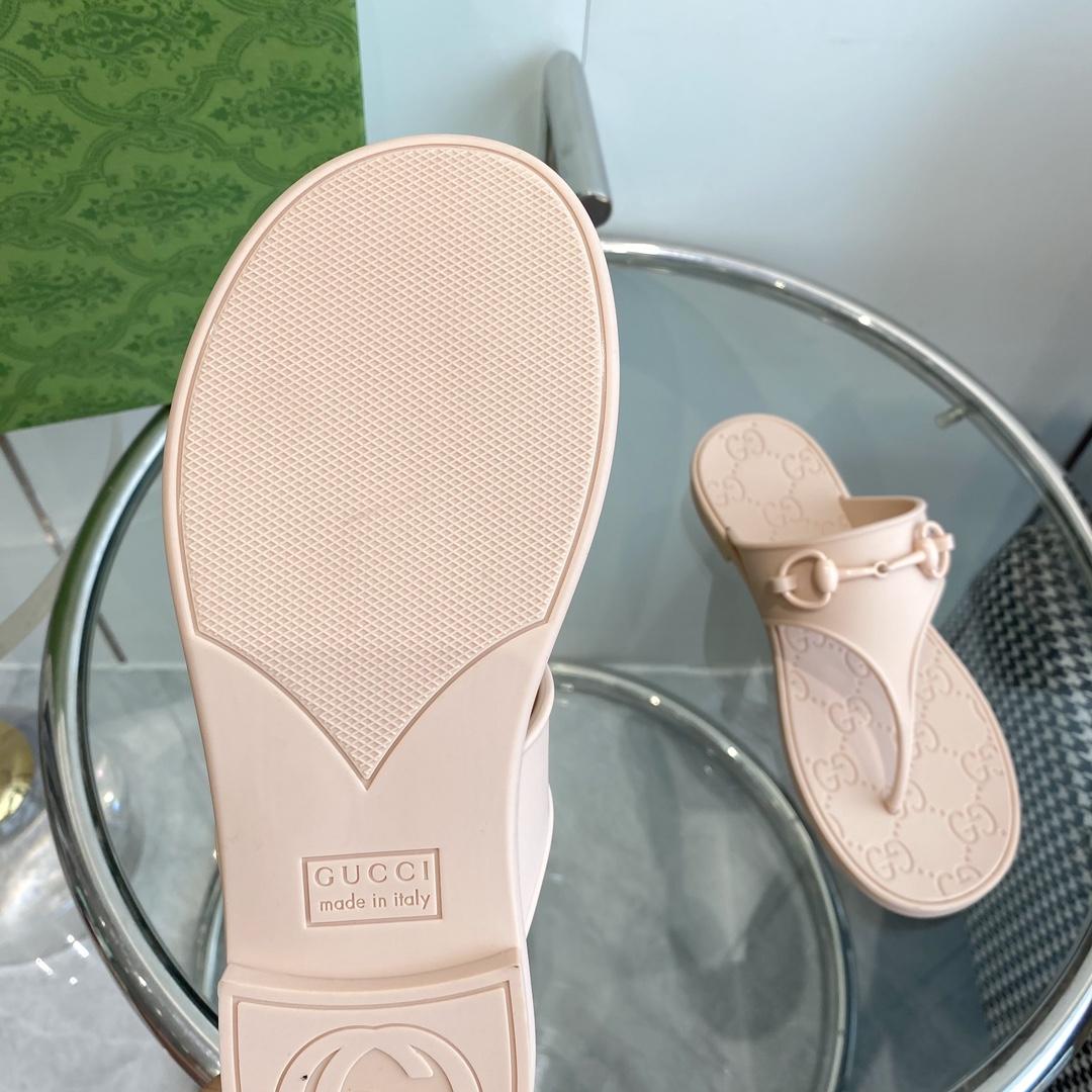 Gucci Women's Thong Sandal With Horsebit  - DopestKickz