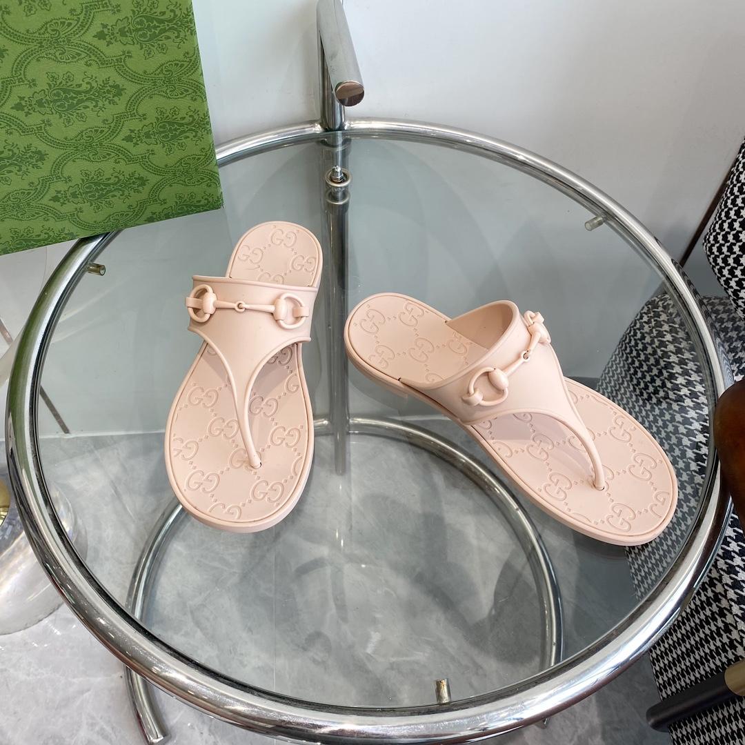 Gucci Women's Thong Sandal With Horsebit  - DopestKickz