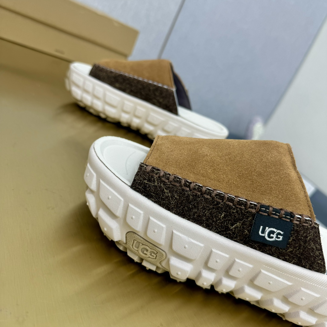 Ugg All Gender Venture Daze Slide - DopestKickz