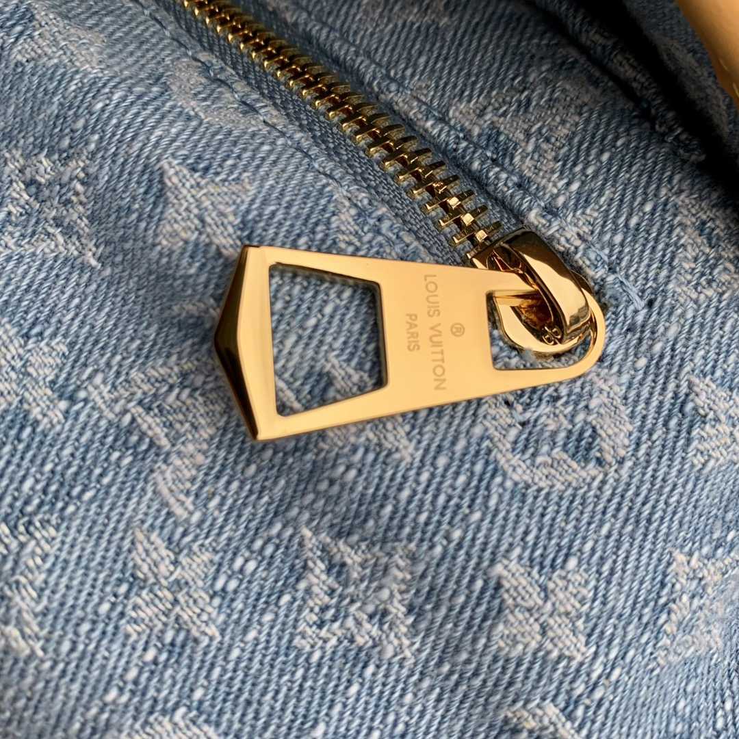 Louis Vuitton CarryAll PM   M11462 - DopestKickz