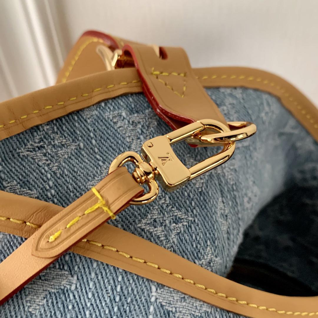 Louis Vuitton CarryAll PM   M11462 - DopestKickz