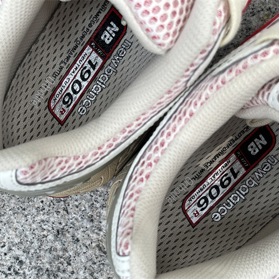 New Balance 1906R Sneakers      M1906RO  - DopestKickz
