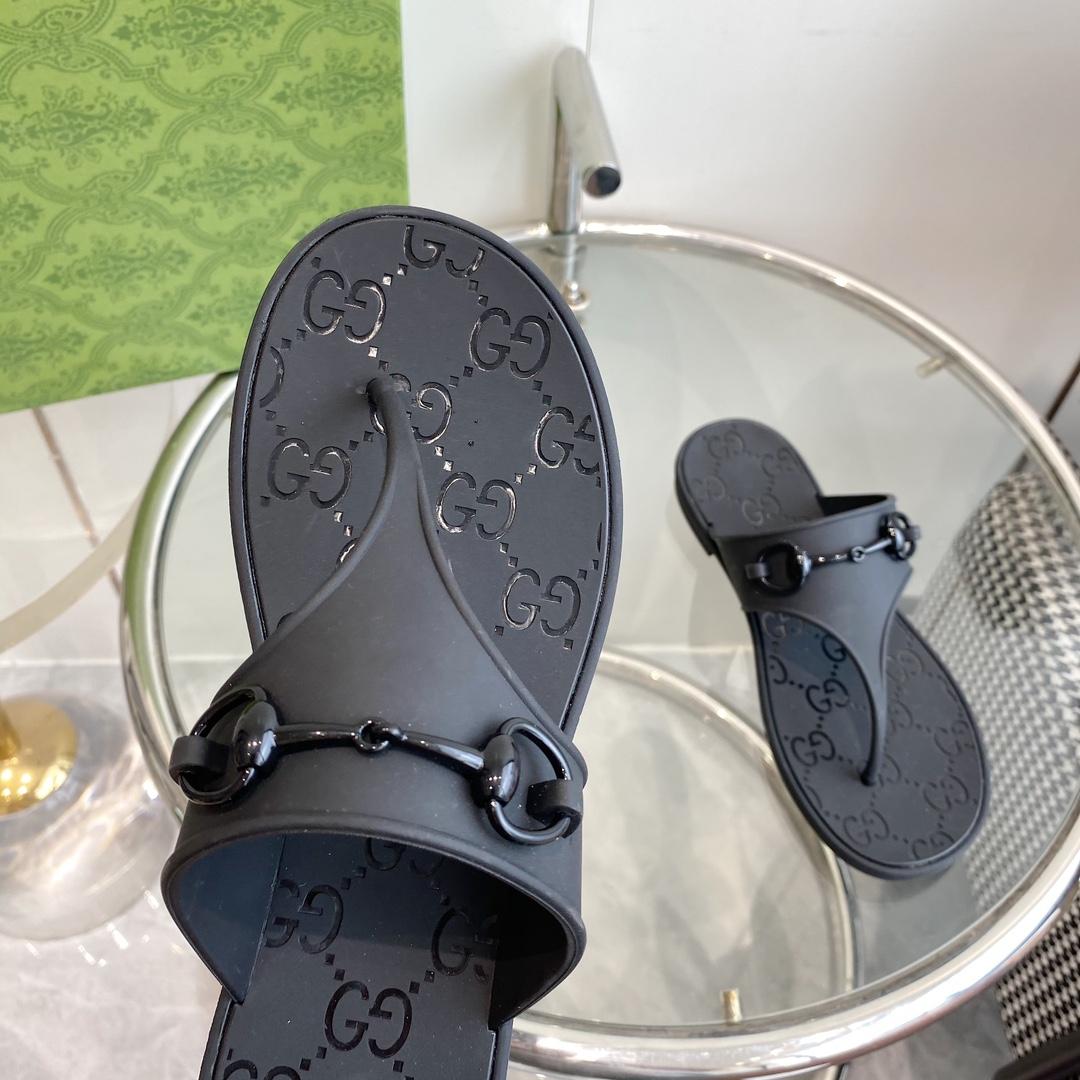 Gucci Women's Thong Sandal With Horsebit  - DopestKickz