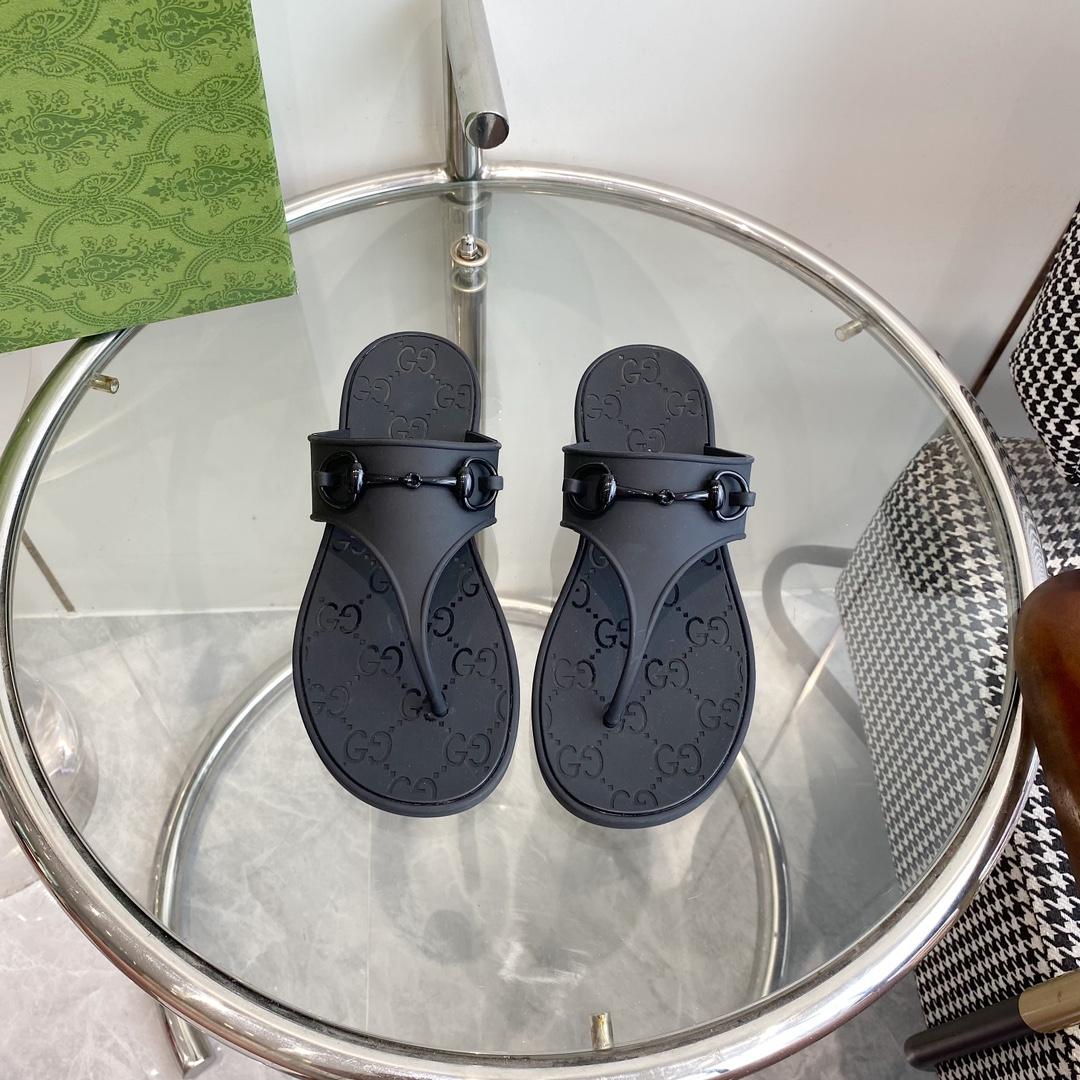 Gucci Women's Thong Sandal With Horsebit  - DopestKickz