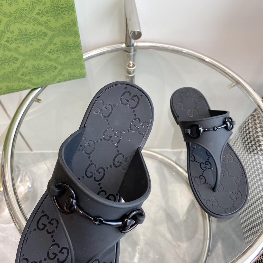 Gucci Women's Thong Sandal With Horsebit  - DopestKickz