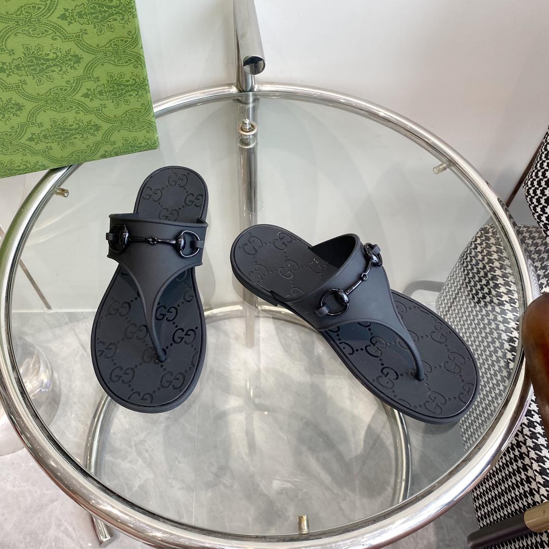 Gucci Women's Thong Sandal With Horsebit  - DopestKickz