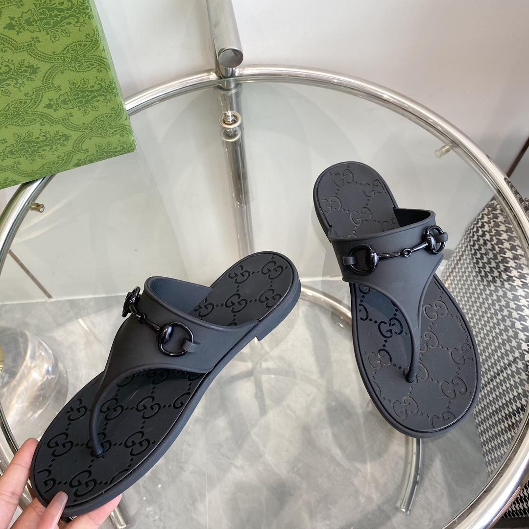 Gucci Women's Thong Sandal With Horsebit  - DopestKickz