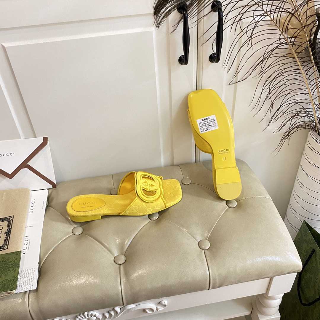 Gucci Women's Interlocking G Slide Sandal - DopestKickz