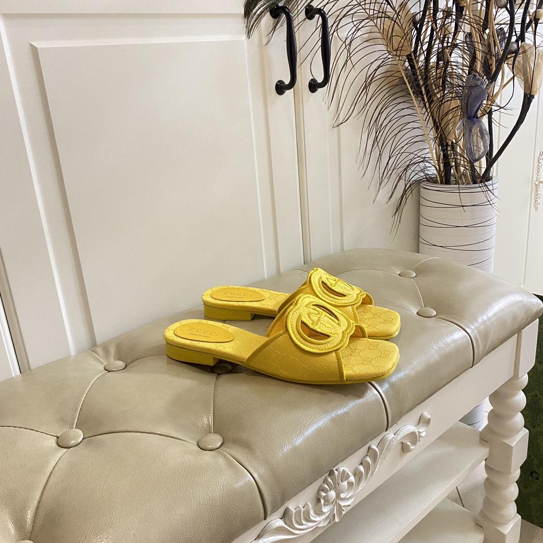 Gucci Women's Interlocking G Slide Sandal - DopestKickz