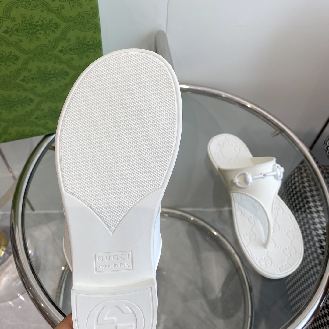 Gucci Women's Thong Sandal With Horsebit  - DopestKickz