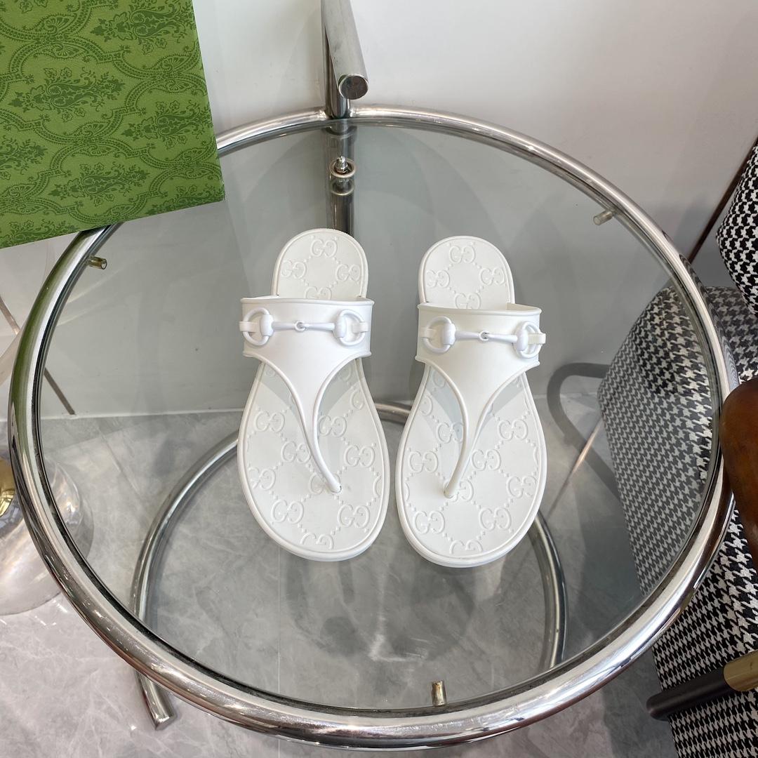 Gucci Women's Thong Sandal With Horsebit  - DopestKickz