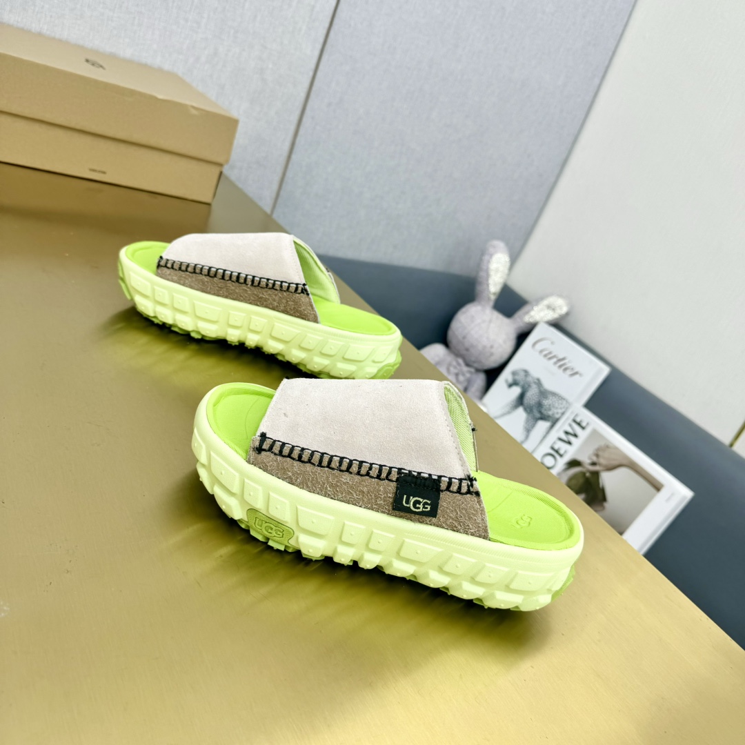 Ugg All Gender Venture Daze Slide - DopestKickz