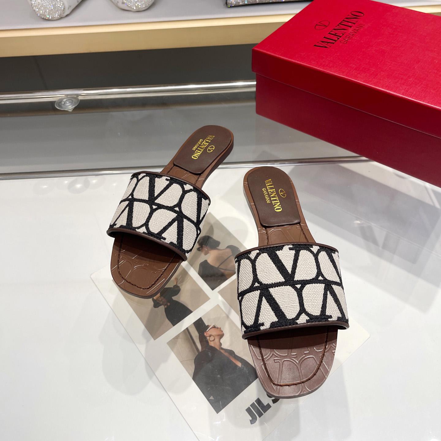 Valenti Garavani VLogo Toile Iconographe Slides - DopestKickz