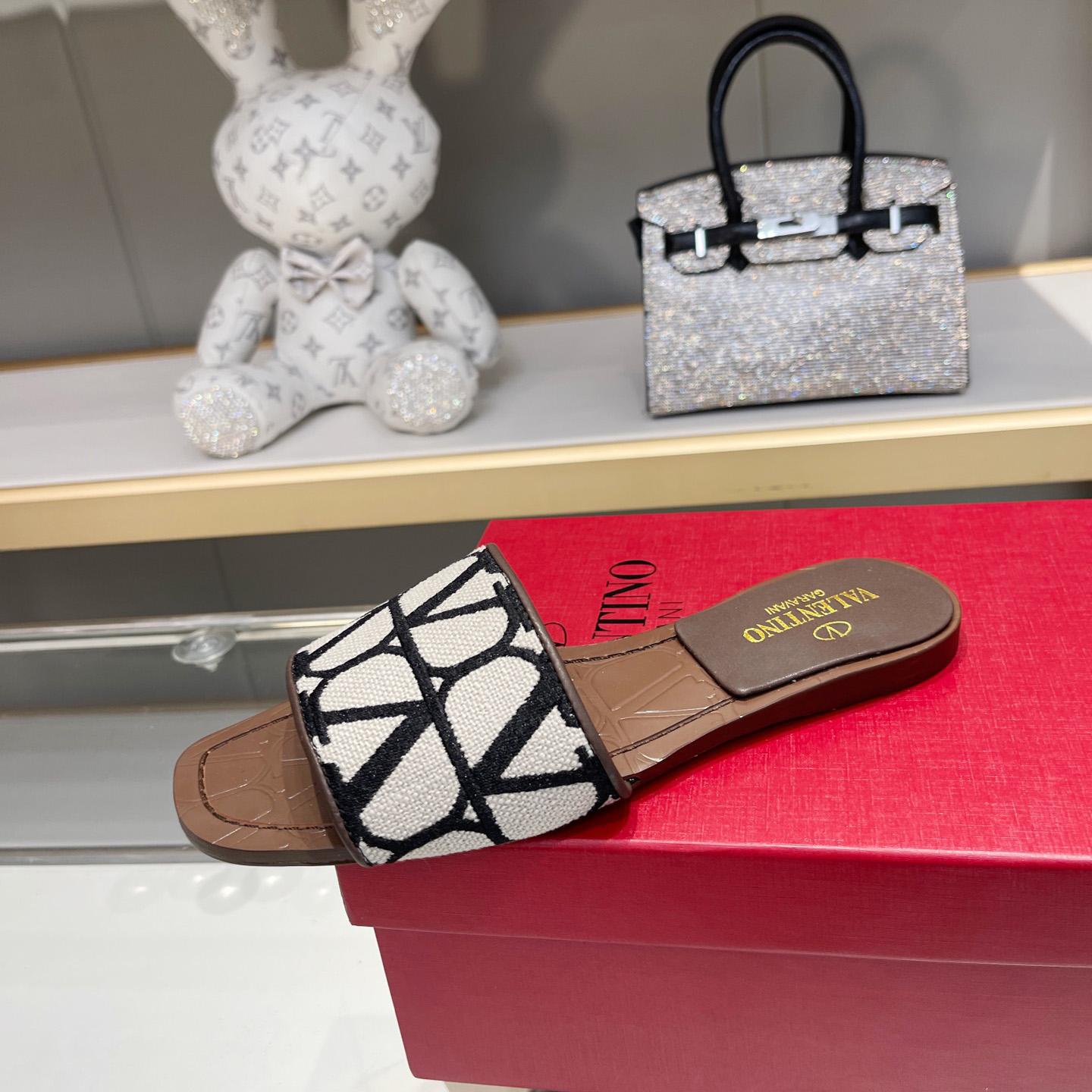 Valenti Garavani VLogo Toile Iconographe Slides - DopestKickz