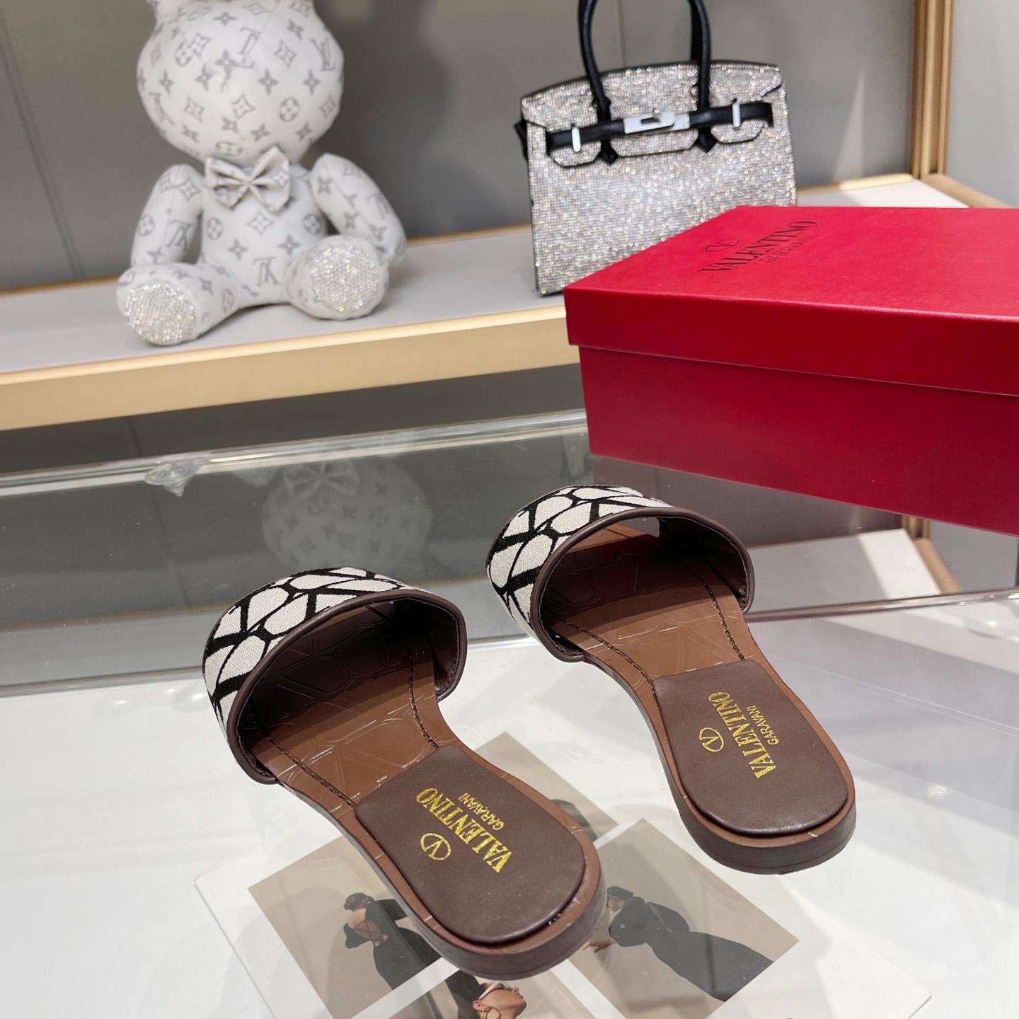 Valenti Garavani VLogo Toile Iconographe Slides - DopestKickz