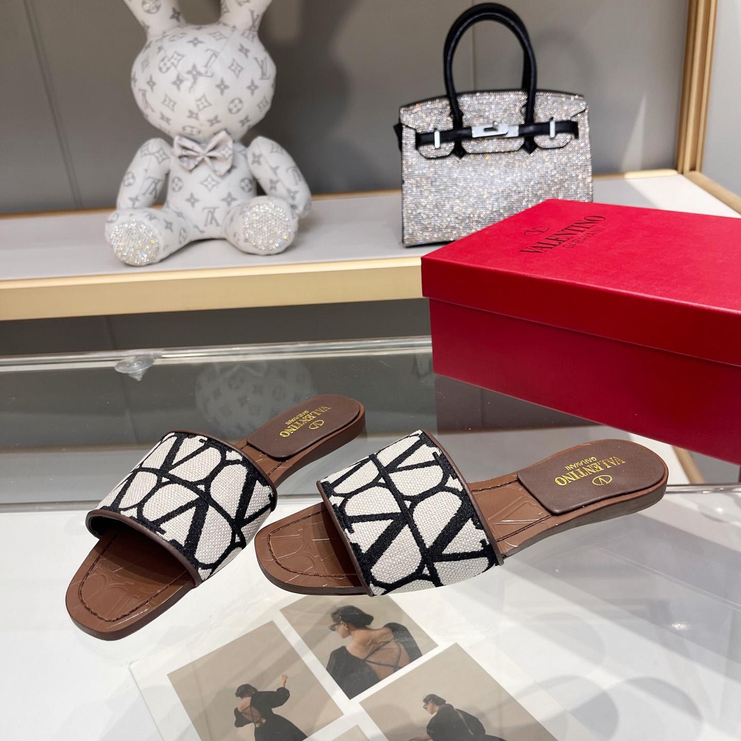 Valenti Garavani VLogo Toile Iconographe Slides - DopestKickz