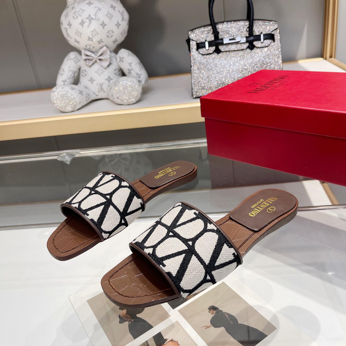 Valenti Garavani VLogo Toile Iconographe Slides - DopestKickz