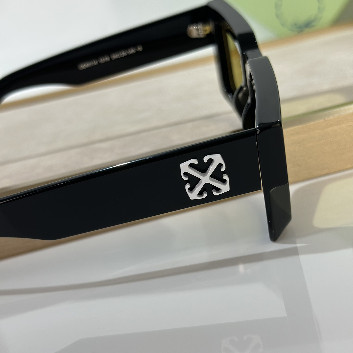 Off White Moberly Sunglasses      OERl114 - DopestKickz