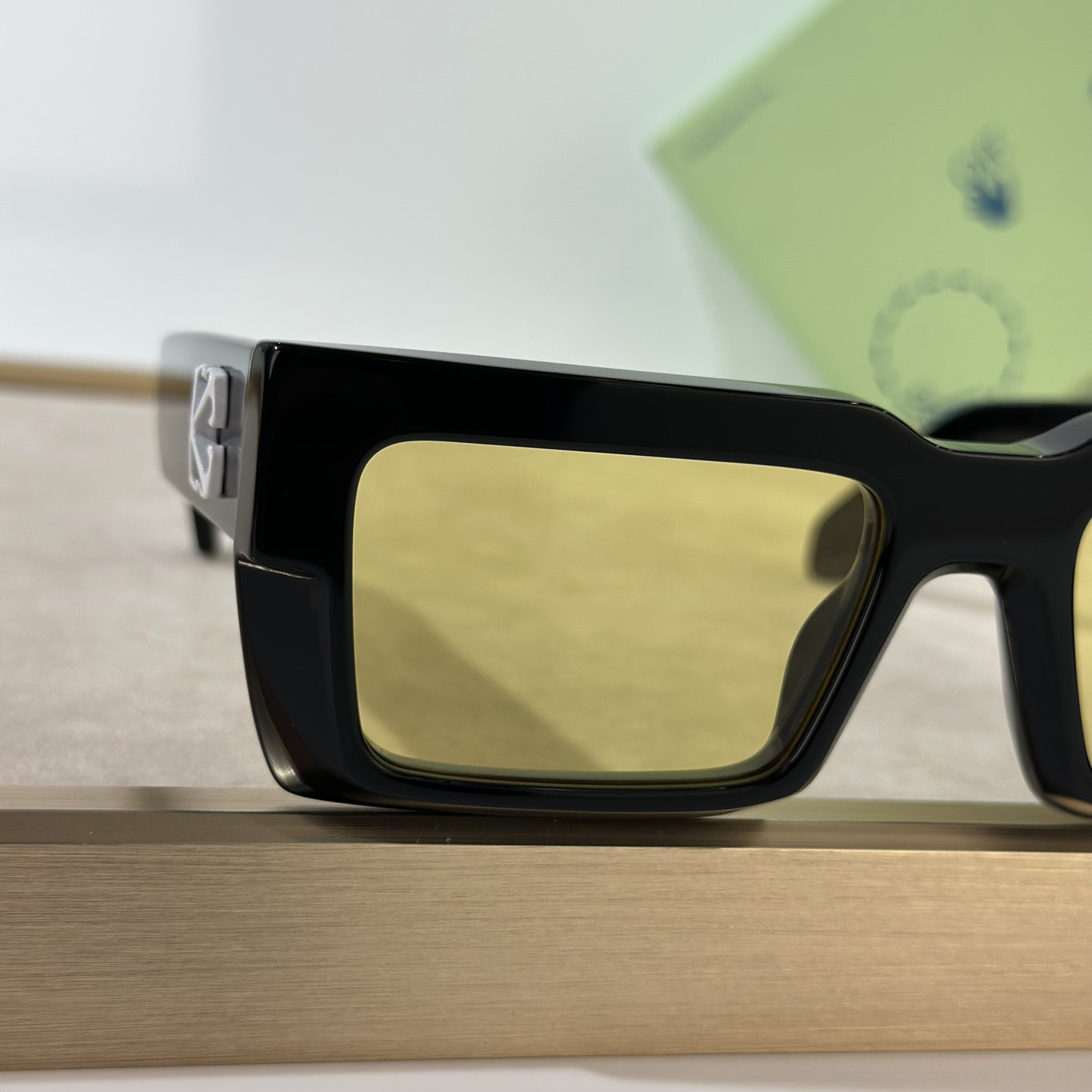 Off White Moberly Sunglasses      OERl114 - DopestKickz