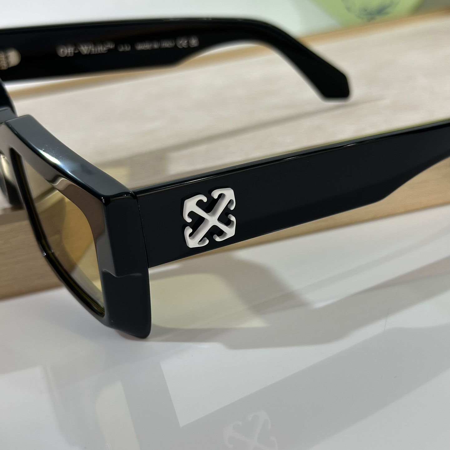 Off White Moberly Sunglasses      OERl114 - DopestKickz